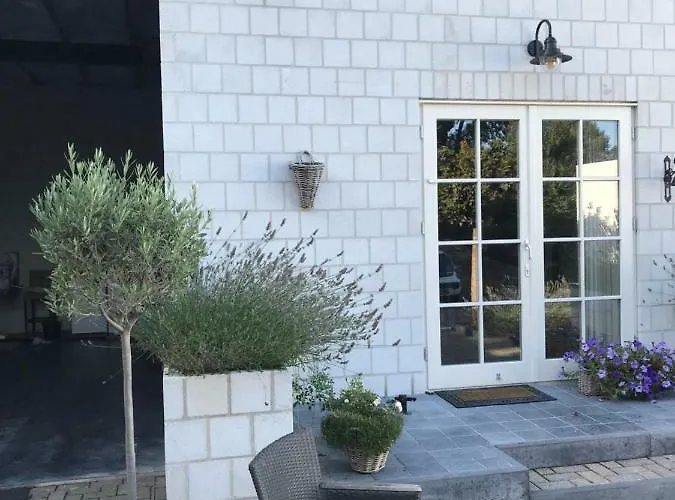 Holset70 Bed & Breakfast 4*